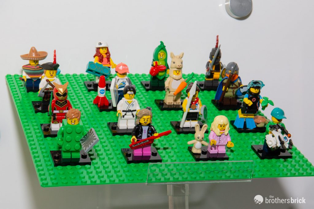 置物 LEGO 71027 Collectible Minifigures 10th Anniversary unveiled at