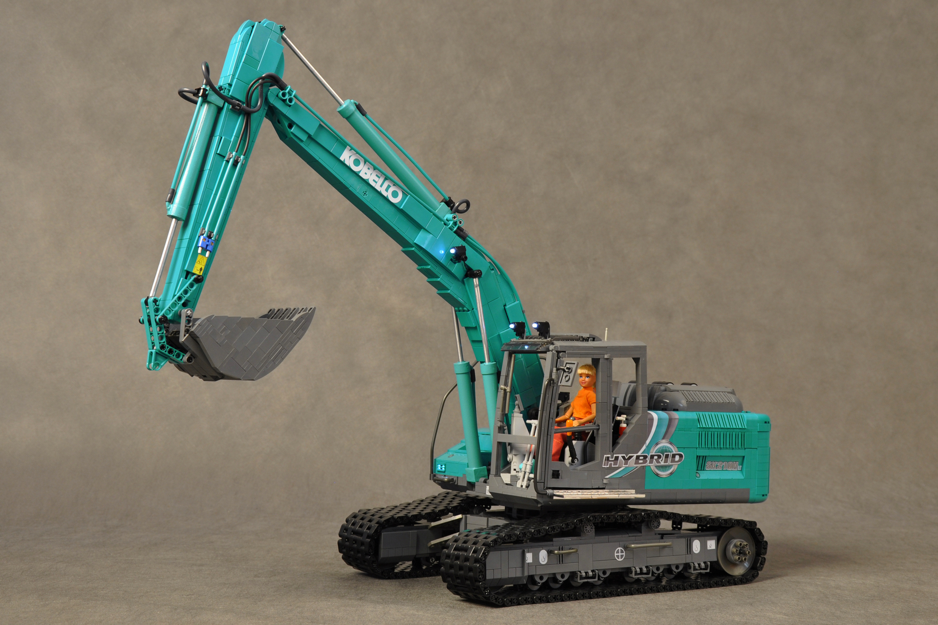 I'm digging this fully functional 1:13-scale LEGO Technic Kobelco