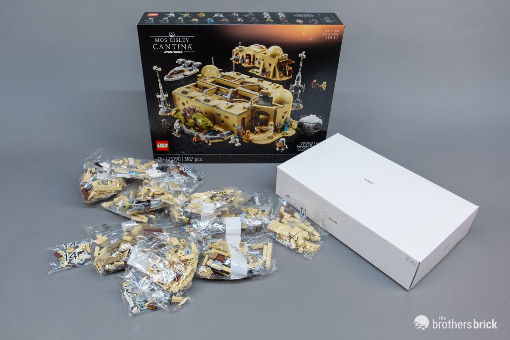 LEGO Star Wars 75290 Mos Eisley Cantina - largest Master Builder