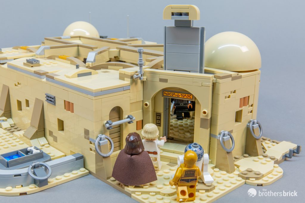 LEGO Star Wars 75290 Mos Eisley Cantina - largest Master Builder