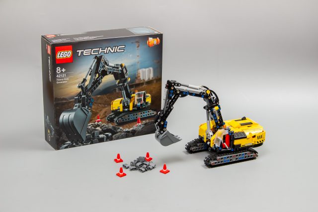 HD LEGO-Technic-42121-Heavy-Duty-