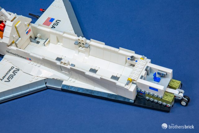 LEGO Creator Expert 10283 NASA Space Shuttle Discovery launches