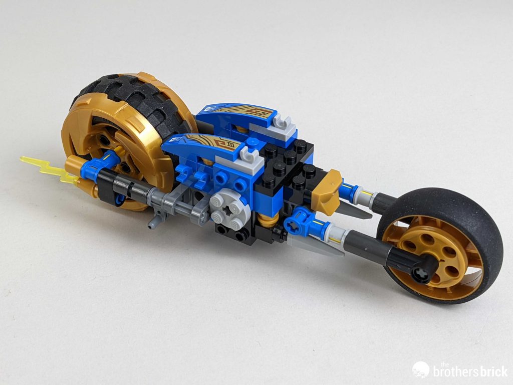 LEGO Ninjago 71768: Jay's Golden Dragon Motorcycle - Putting the