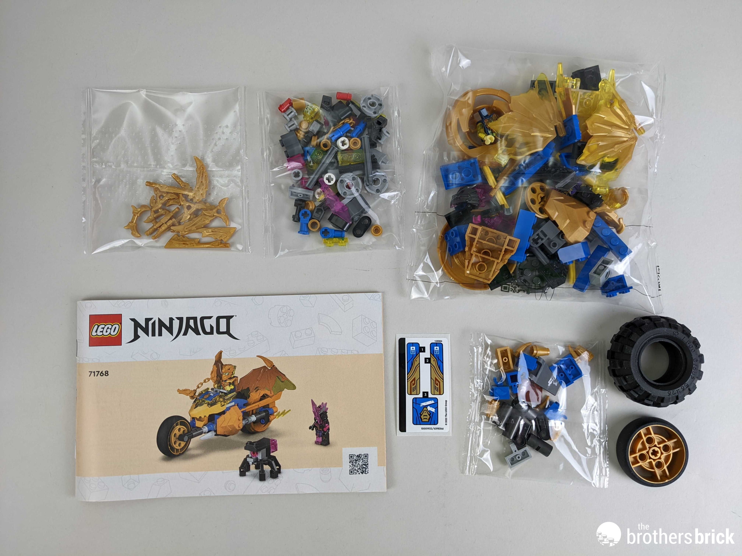 LEGO Ninjago 71768: Jay's Golden Dragon Motorcycle - Putting the