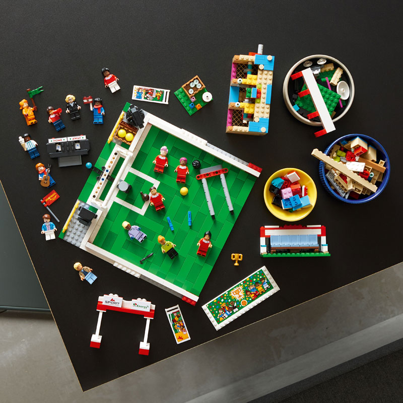 LEGO 40634 Icons of Play revealed featuring female soccer