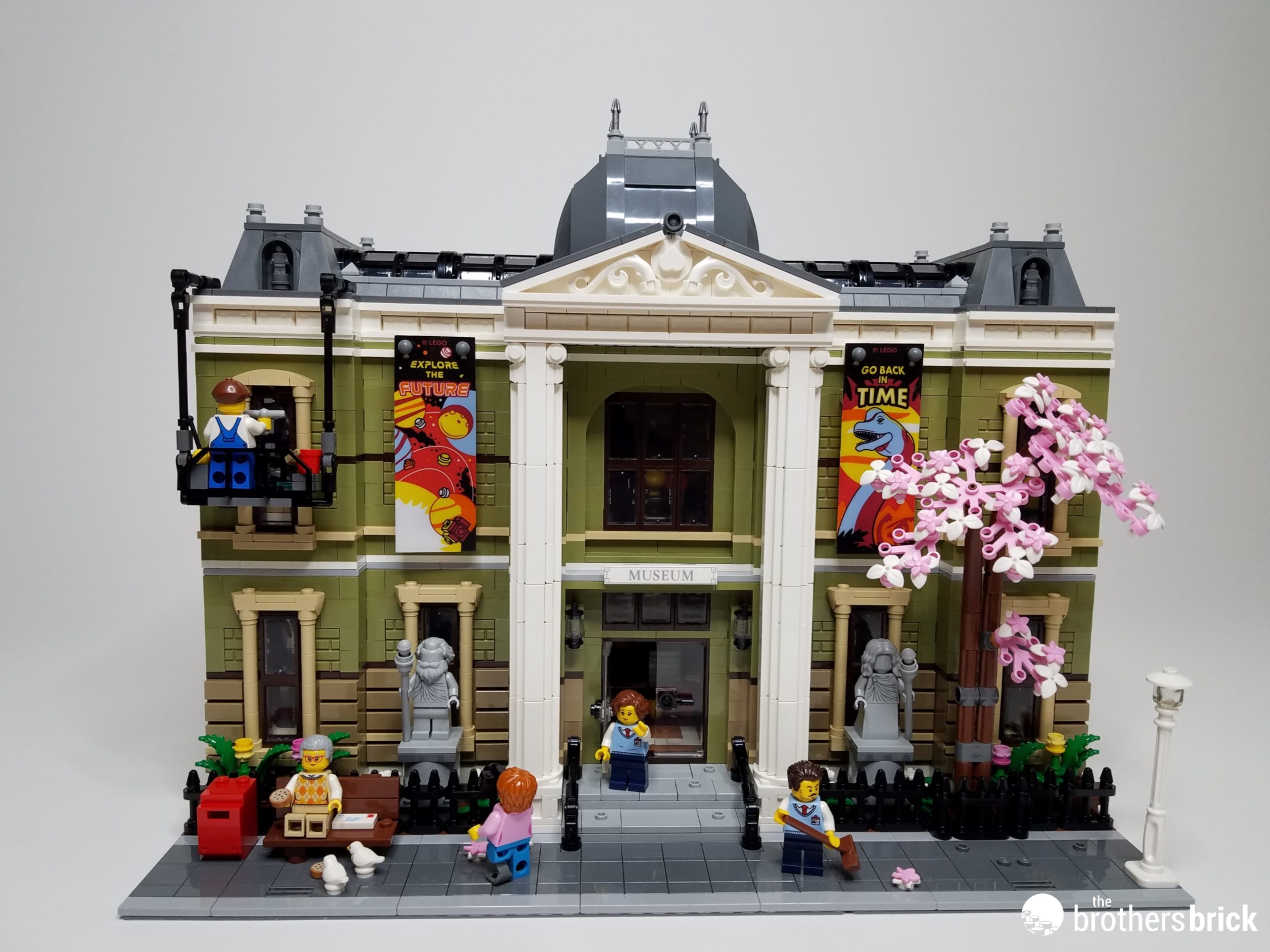 LEGO Icons Modular Buildings Collection 10326 Natural History