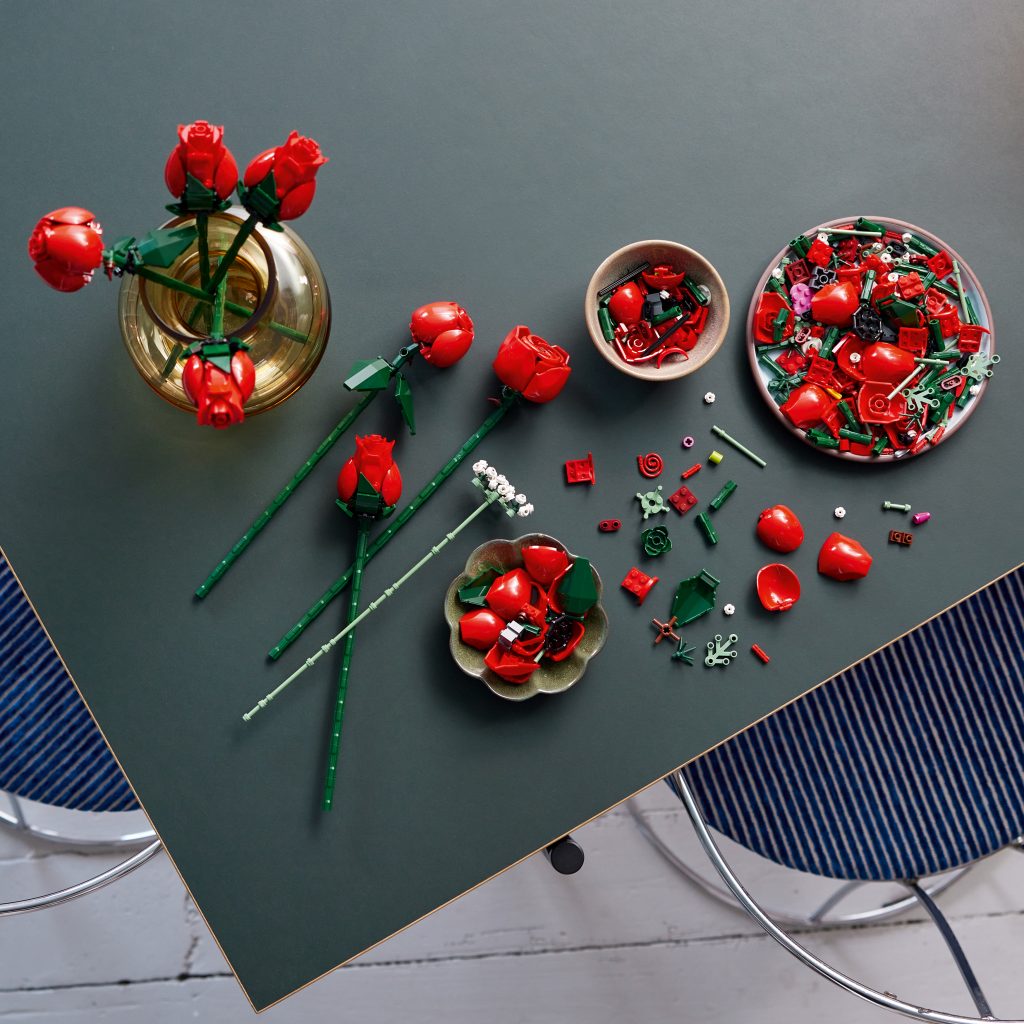 10328 Bouquet of Roses added to LEGO's Botanical Collection [News