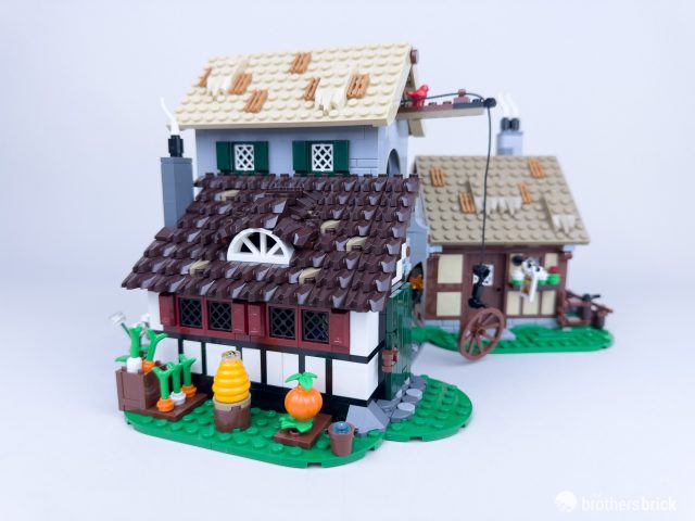 LEGO Icons 10332 Medieval Town Square - TBB Review - OAZHEZ-55
