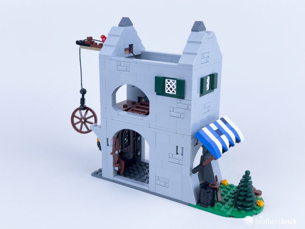 LEGO Icons 10332 Medieval Town Square - TBB Review - OAZHEZ-16