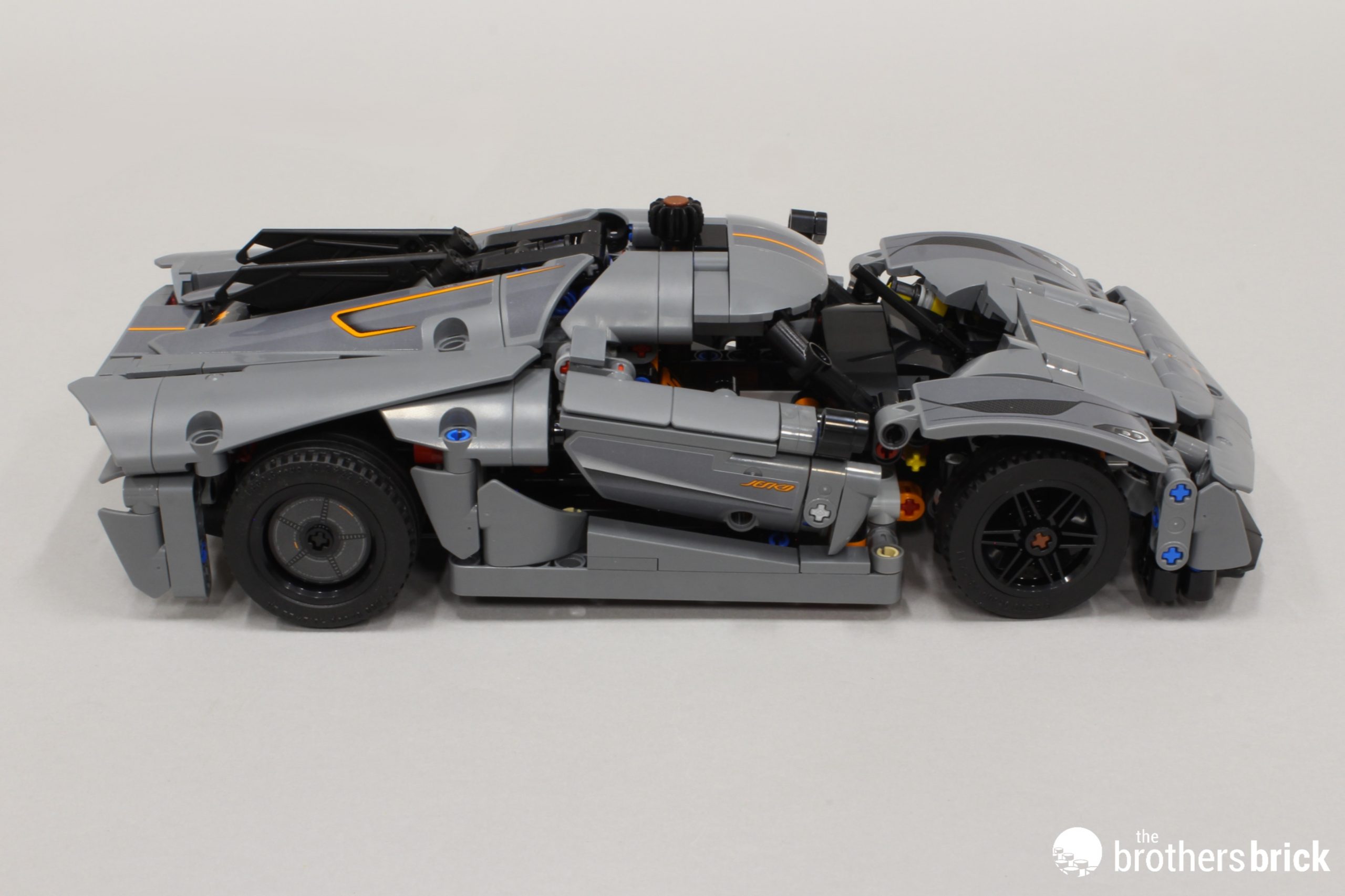 LEGO Technic 42173 Koenigsegg Jesko Absolut Grey Hypercar - TBB