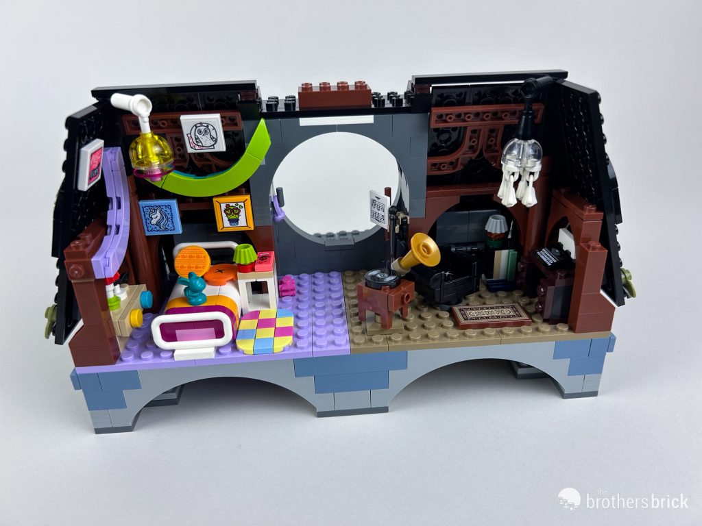 LEGO Wednesday 76781 Wednesday & Enid's Dorm Room - The Brothers