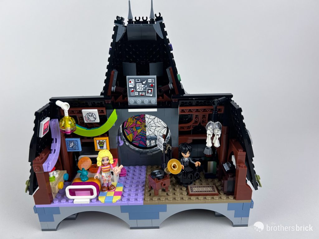LEGO-76781-Wednesday-and-Enid-