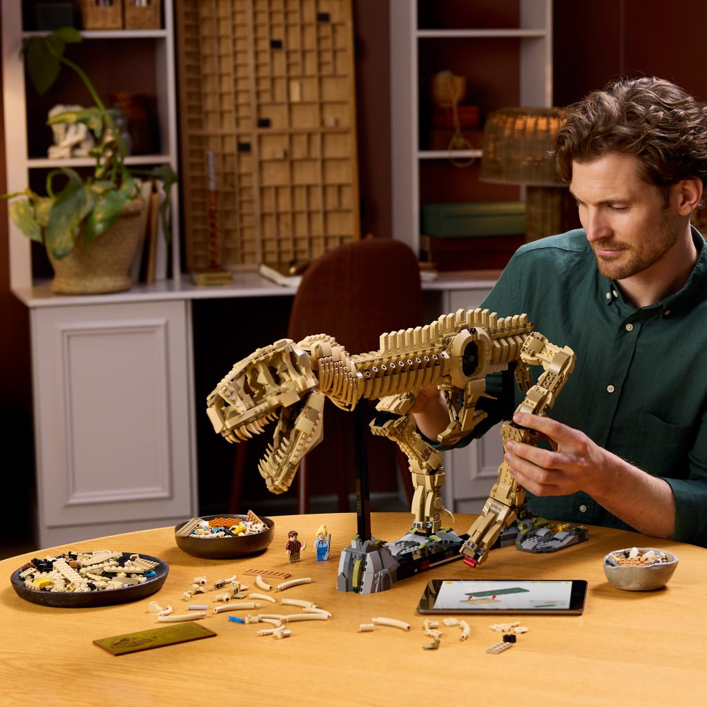 LEGO digs up a huge new set with LEGO Jurassic World 76968