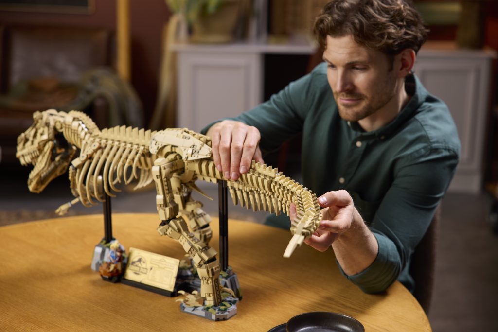 LEGO digs up a huge new set with LEGO Jurassic World 76968