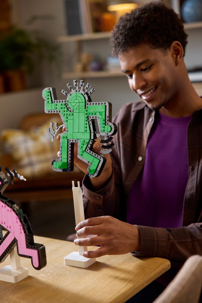 LEGO Art breaks free from the frame with 31216 Keith Haring