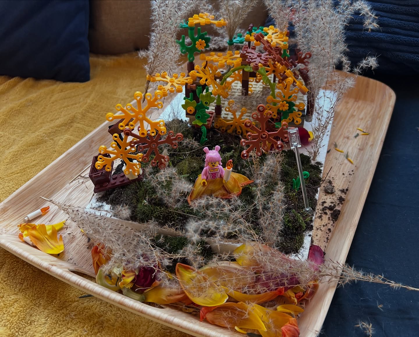 Crafty AFOLs leave their minifigs (and us) in stitches [Minfig