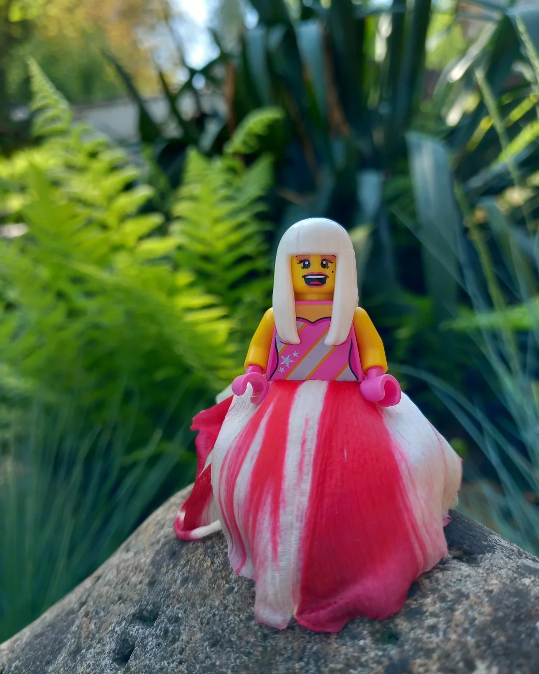 Crafty AFOLs leave their minifigs (and us) in stitches [Minfig