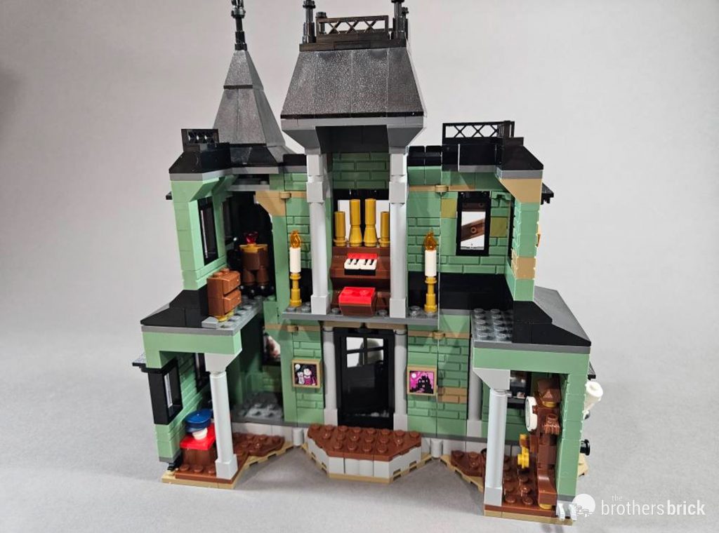 LEGO Creator 3-in-1 31167 Haunted Mansion: Ghosts, graveyards, and