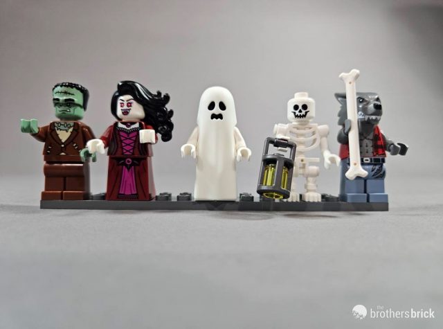 LEGO Creator 3-in-1 31167 Haunted Mansion: Ghosts, graveyards, and