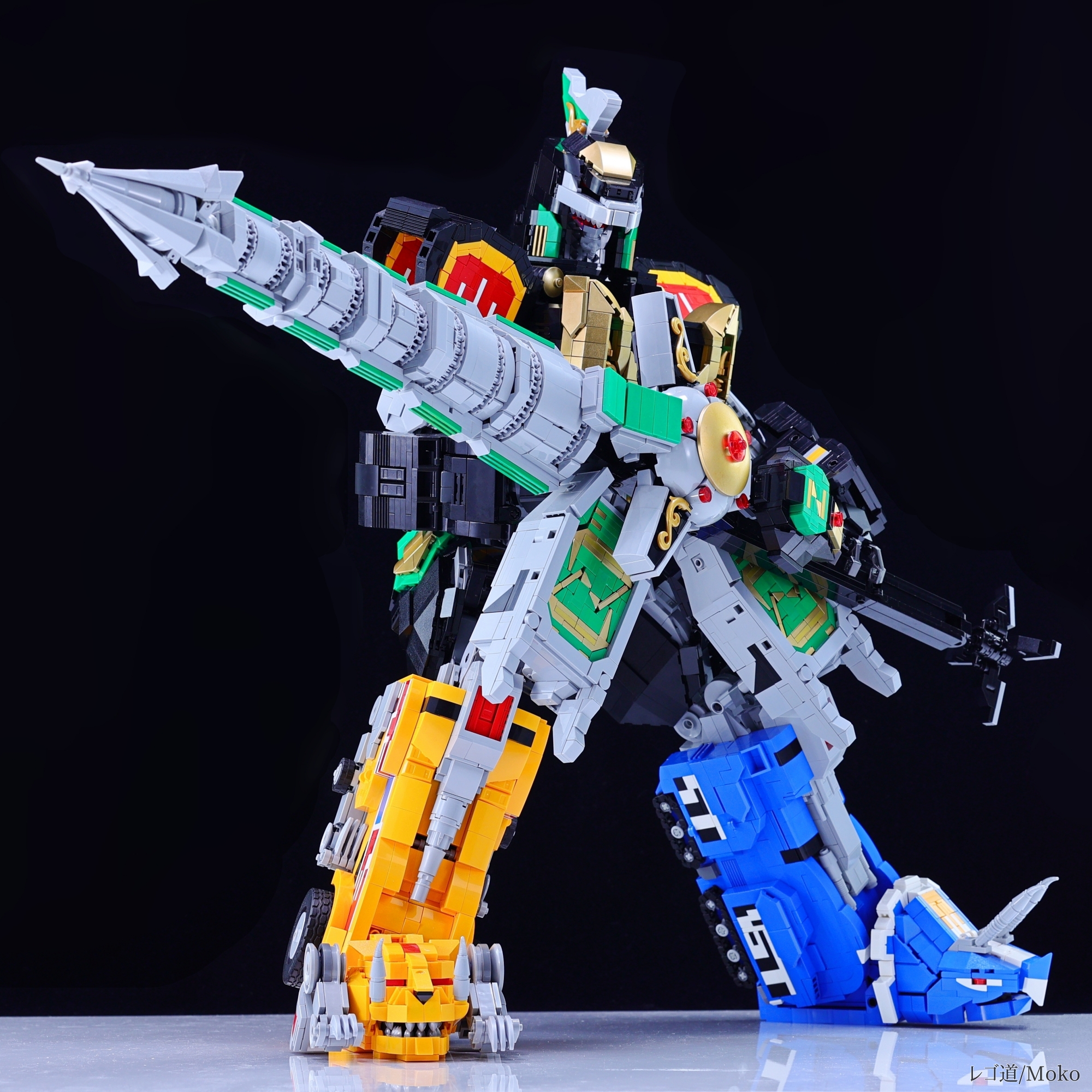 Moko's LEGO Dragonzord merges with Mighty Morphin' Megazord - The