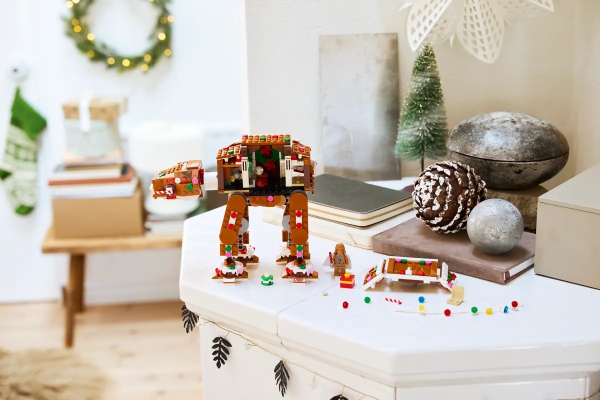 LEGO Star Wars 40806 Gingerbread AT-AT revealed, coming to a