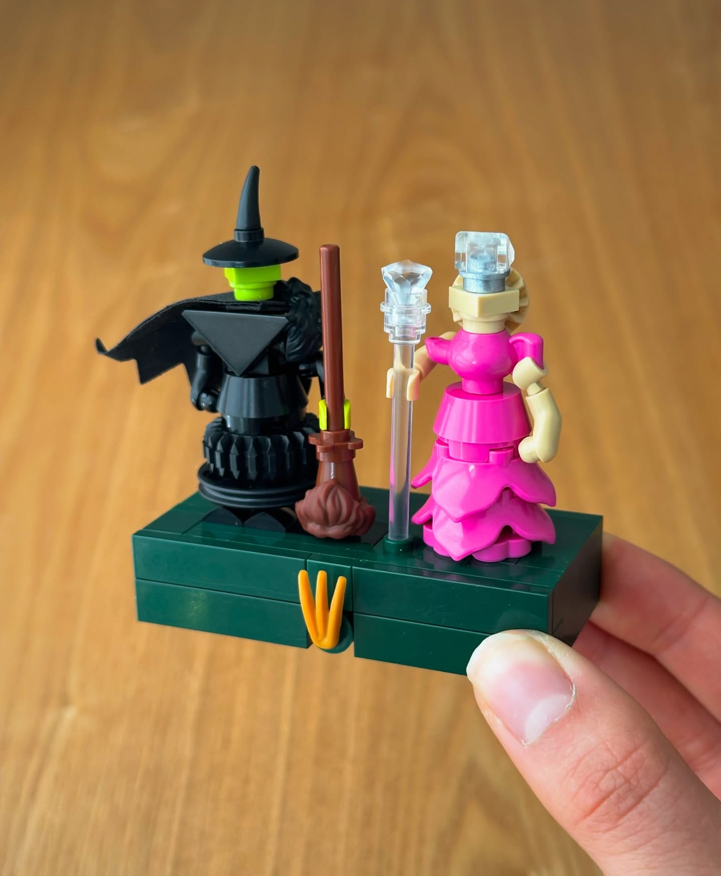Making magic with mind-bending custom minfigs [Minifig Monday