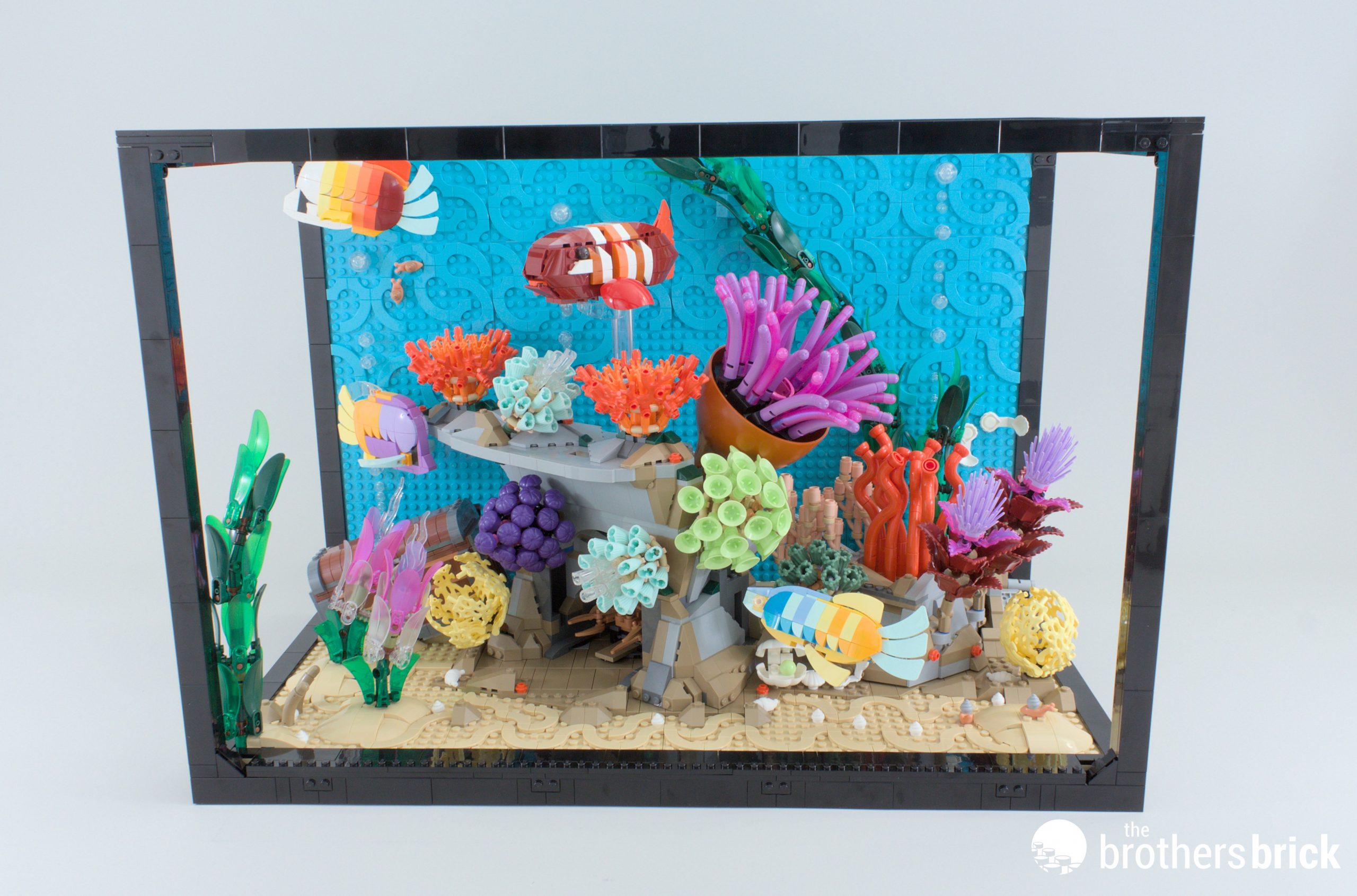 LEGO Icons 10366 Tropical Aquarium: deep-dive into the world of re
