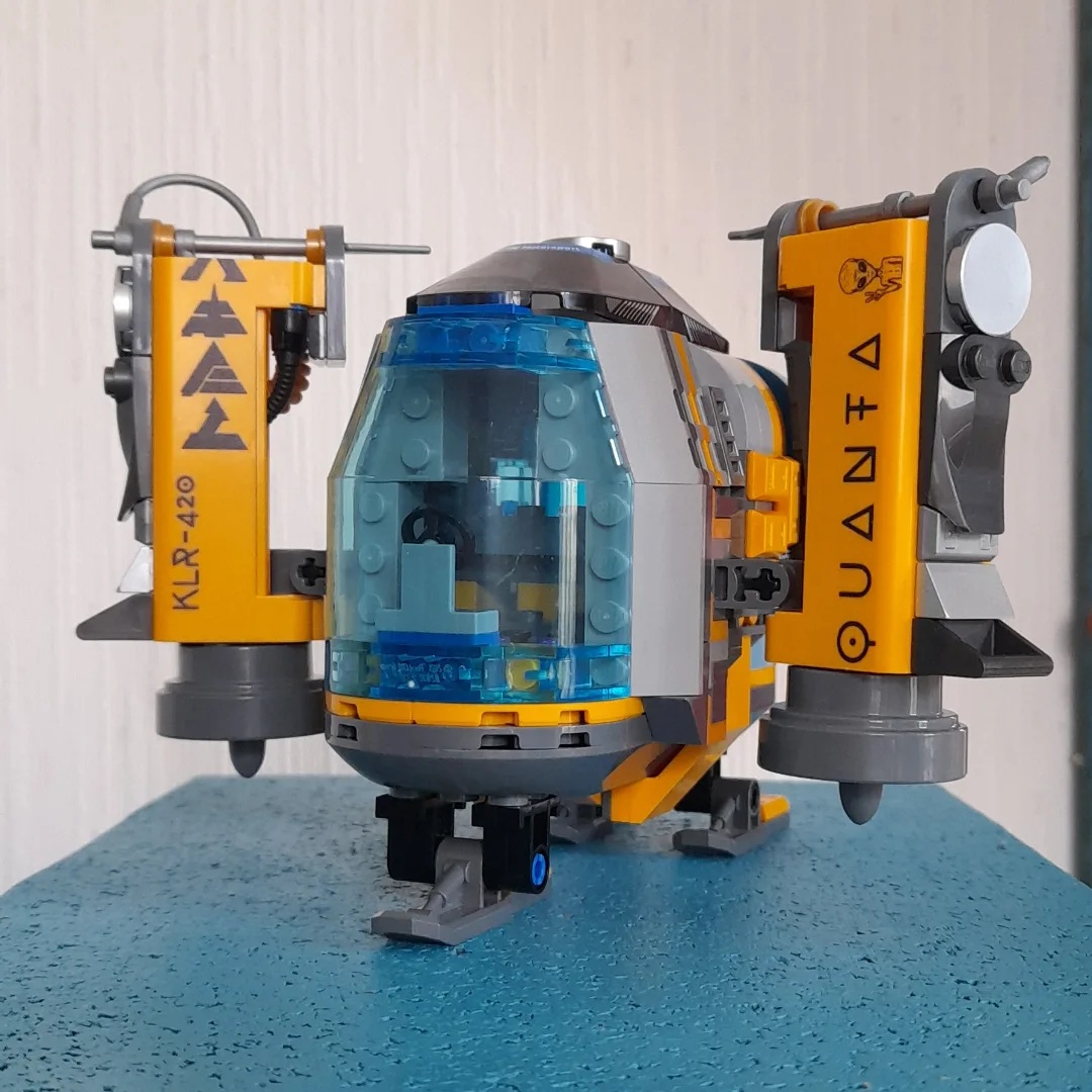 Bricknap's LEGO spacecraft paint a colorful, cyberpunk-cool future