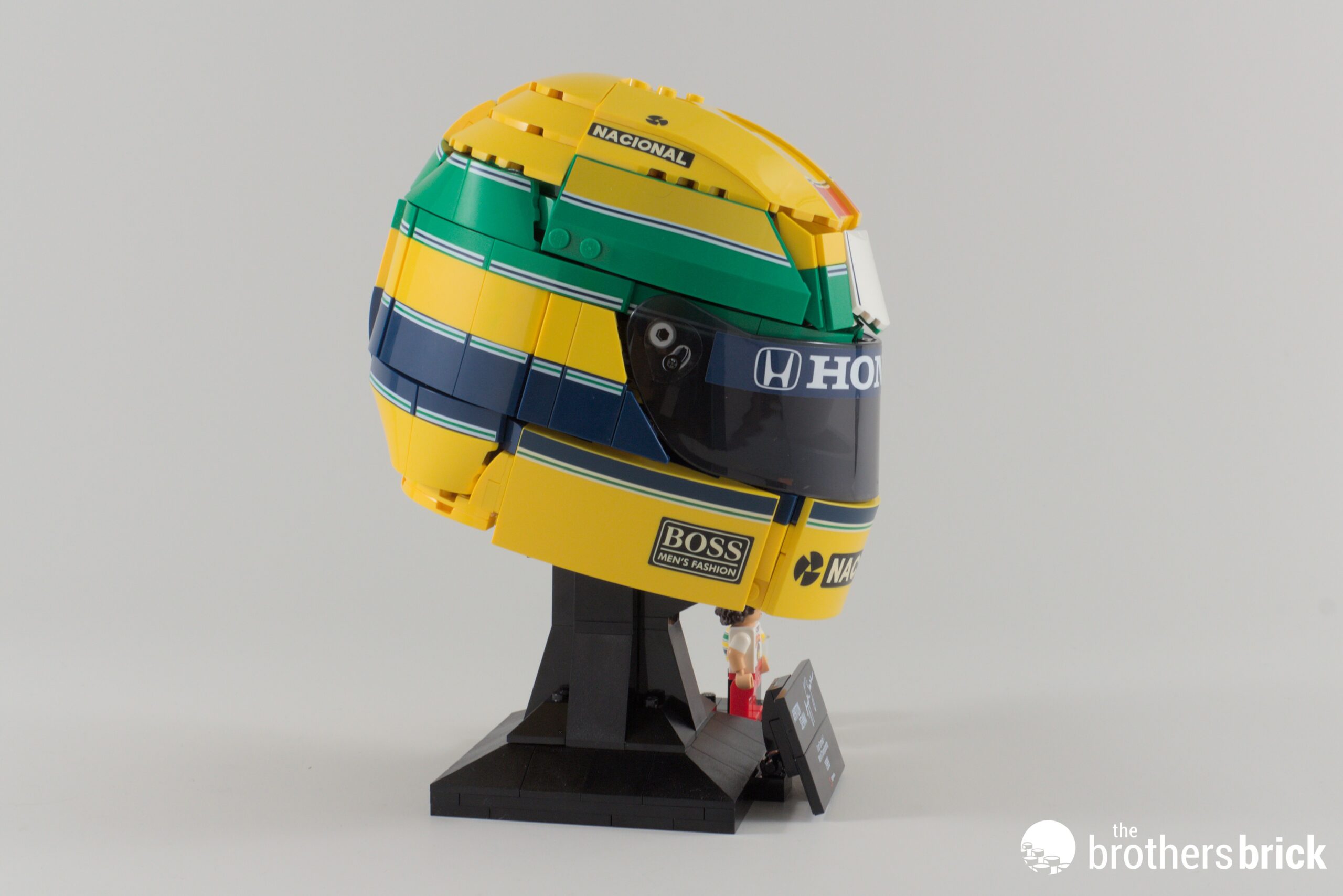 ドイツ HERMANN社製のAyrton Sennaベア LEGO Editions 43024 Ayrton Senna Helmet [Review] - The Brothers